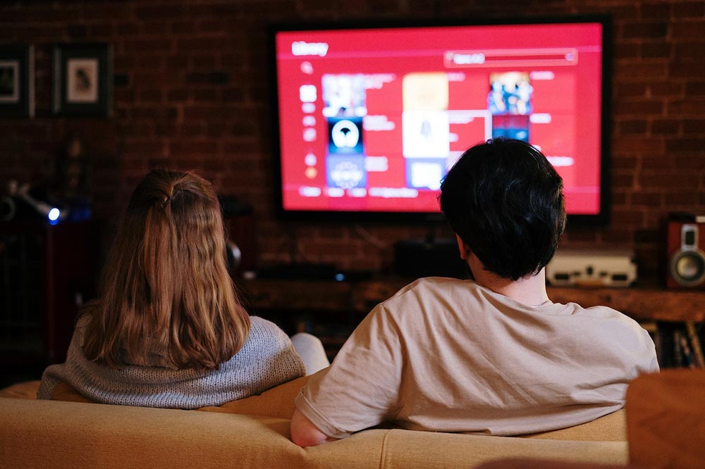 Free vs Paid IPTV Services